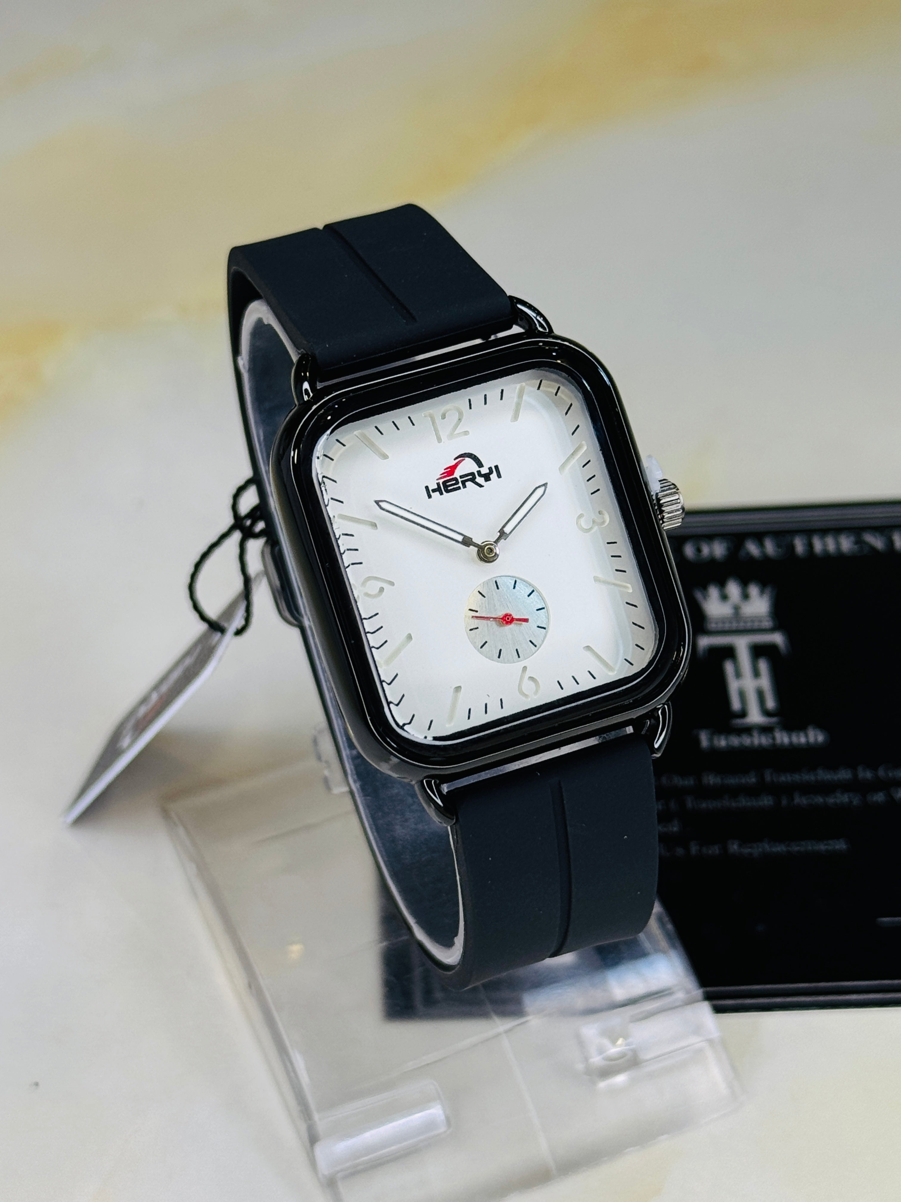 Black White Heryi Seamer Down Second Magnet Strap Watch