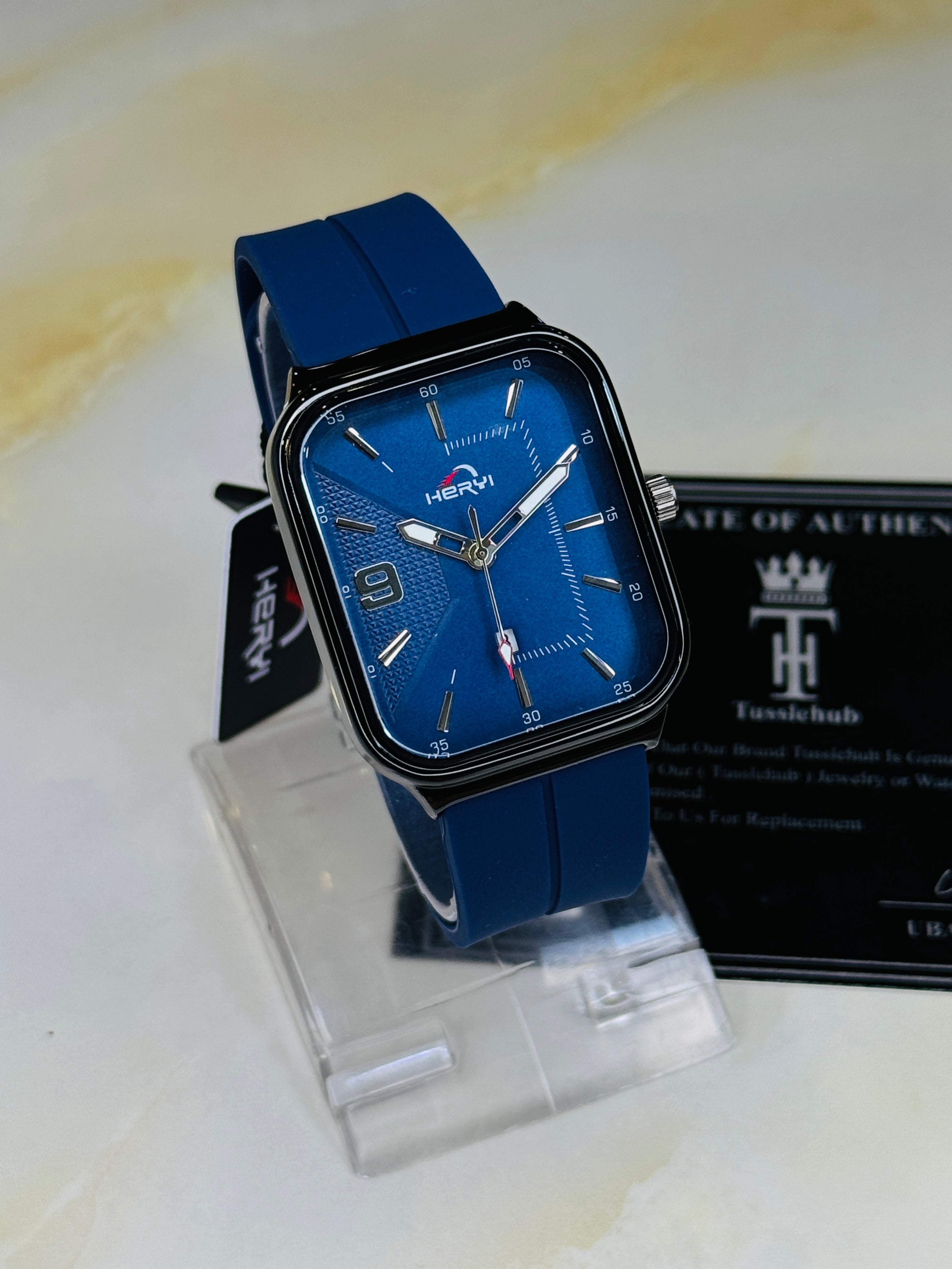 Aqua Blue Heryi Seamer Magnet Strap Watch